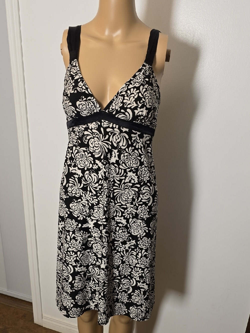 Black & White Floral V-Neck Dress